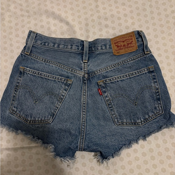 Levi's Classic Blue Jean Shorts - Picture 1 of 2